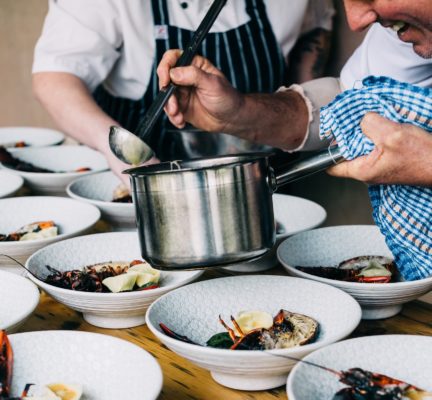 Utendørskjøkken inspirasjon matlaging sommer - Utecomfort AS